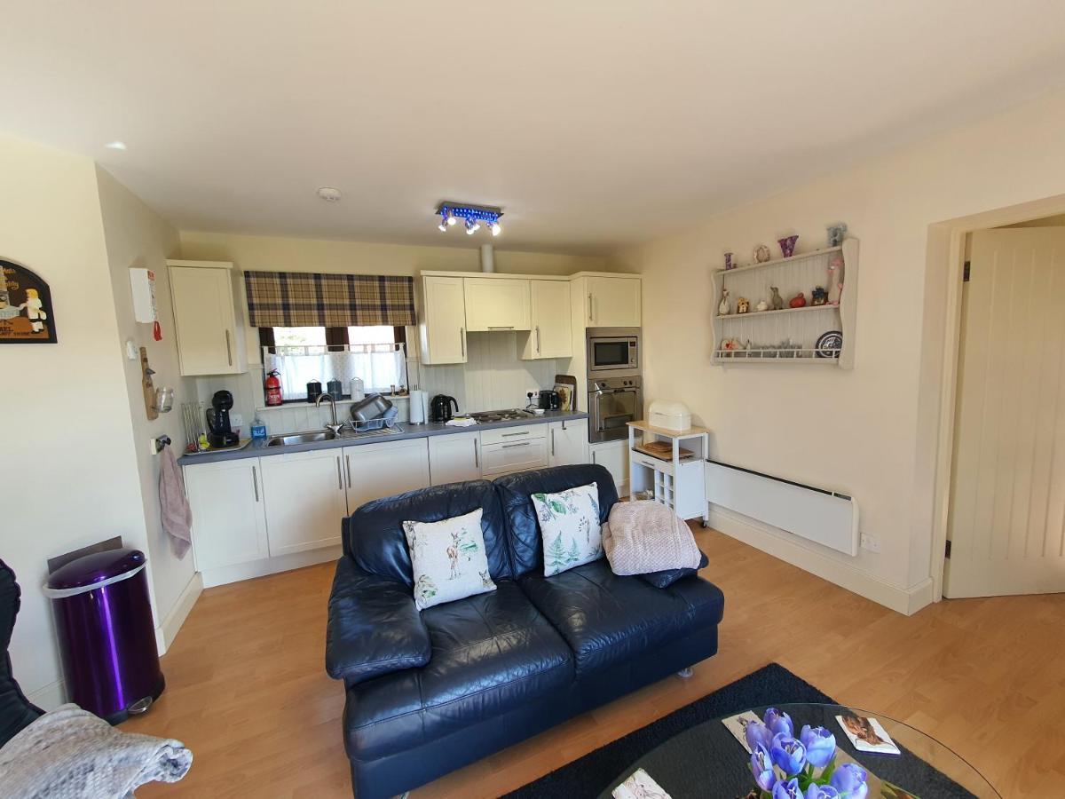 Lindas Retreats Self Catering Accommodation 1 Bedroom Cottage Or 3 Bedroom House Tomintoul Exterior photo