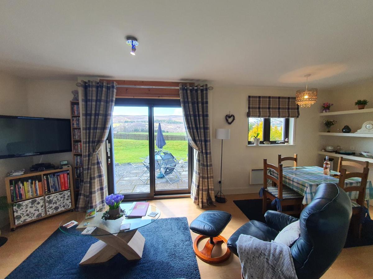Lindas Retreats Self Catering Accommodation 1 Bedroom Cottage Or 3 Bedroom House Tomintoul Exterior photo