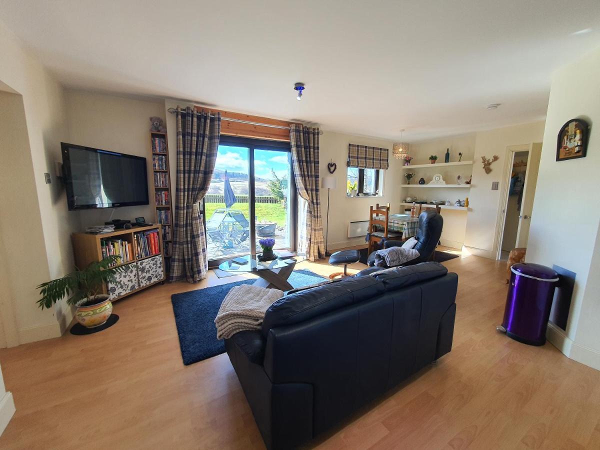 Lindas Retreats Self Catering Accommodation 1 Bedroom Cottage Or 3 Bedroom House Tomintoul Exterior photo