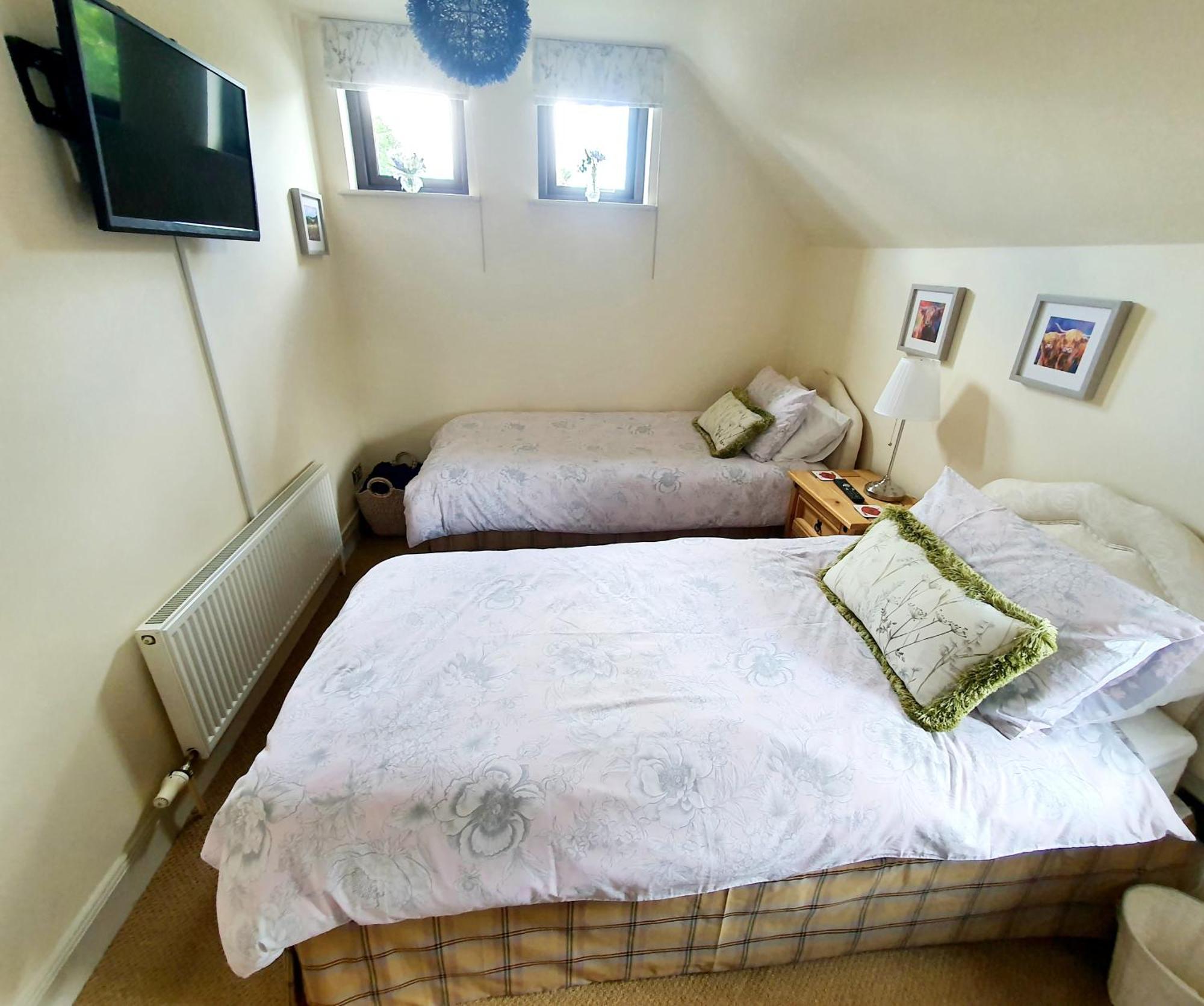 Lindas Retreats Self Catering Accommodation 1 Bedroom Cottage Or 3 Bedroom House Tomintoul Exterior photo