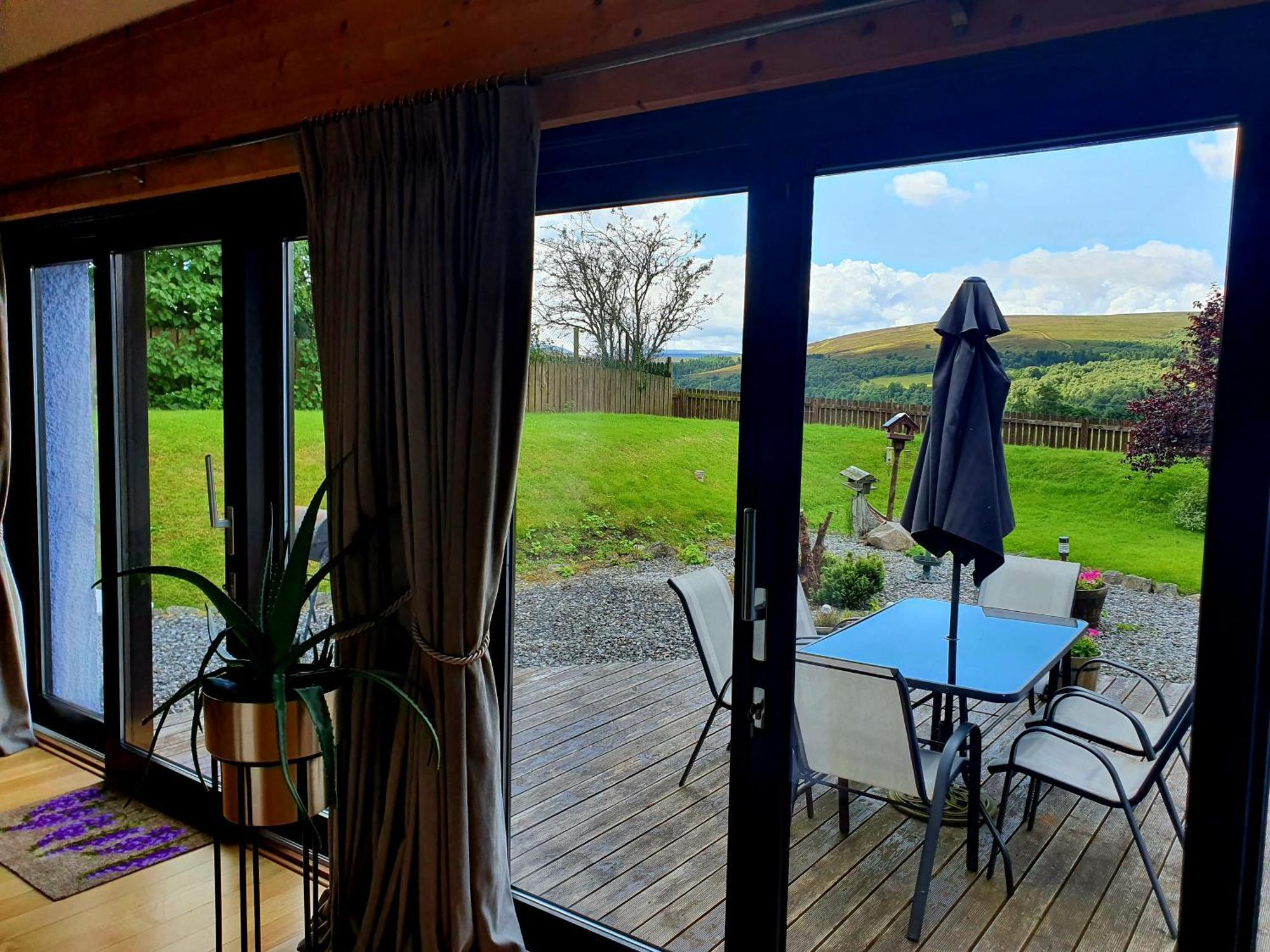 Lindas Retreats Self Catering Accommodation 1 Bedroom Cottage Or 3 Bedroom House Tomintoul Exterior photo