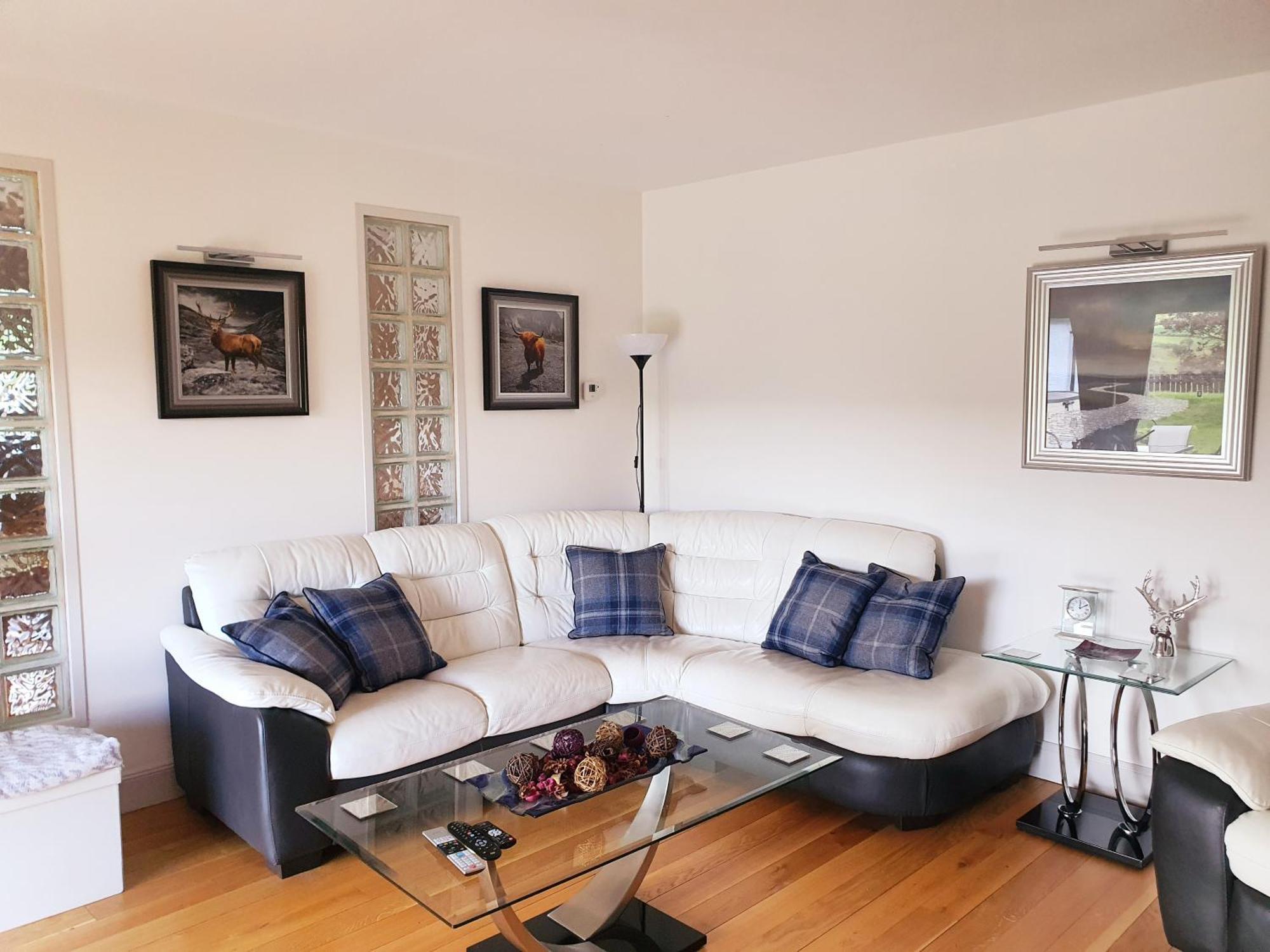 Lindas Retreats Self Catering Accommodation 1 Bedroom Cottage Or 3 Bedroom House Tomintoul Exterior photo
